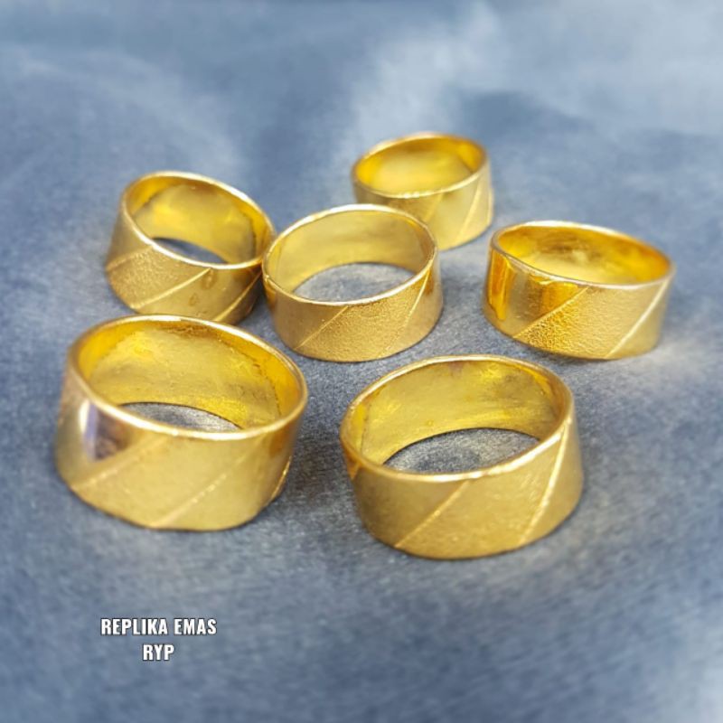 Cincin lapis emas 24k /replika, awet,persis seperti asli,tahan,cantik