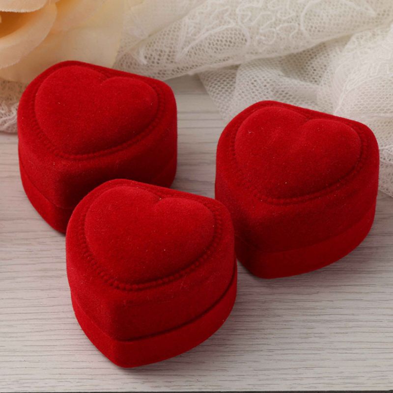 Kotak Cincin Love Merah beludru ukuran 5cm x 4.8cm x 3,8cm harga grosir