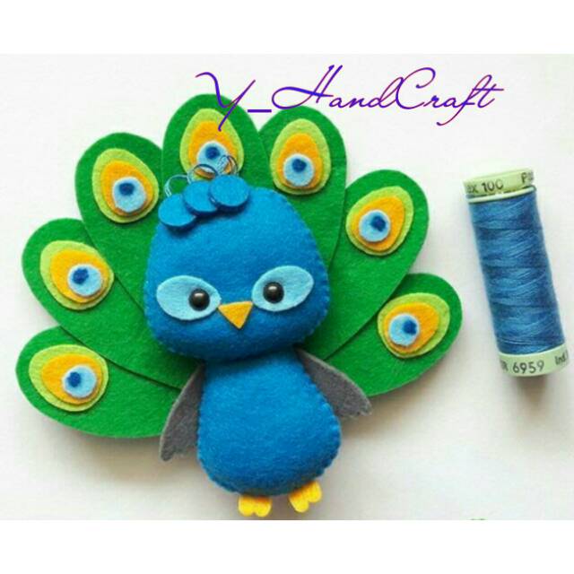 Aplikasi boneka flanel merak