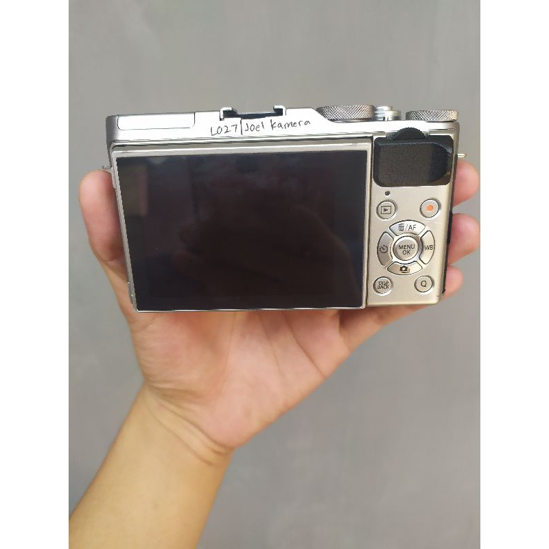 FUJIFILM XA3 Body Only Kamera Mirrorless  Support Vlog Layar Flip - Tanpa Lensa -Likenew