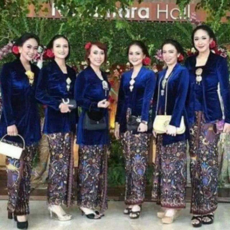 Setelan Kebaya Kutubaru Bludru Navy Bawahan Batik Seragam Bridesmaids
