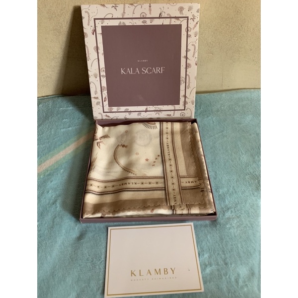 Preloved Kala Scarf Wearing Klamby warna Sahara