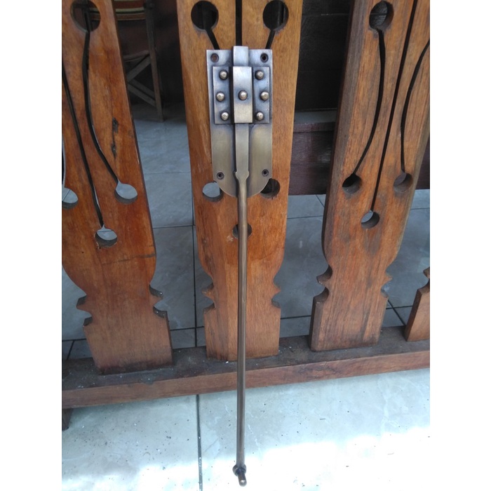 Grendel pintu batavia kuningan antik 50cm