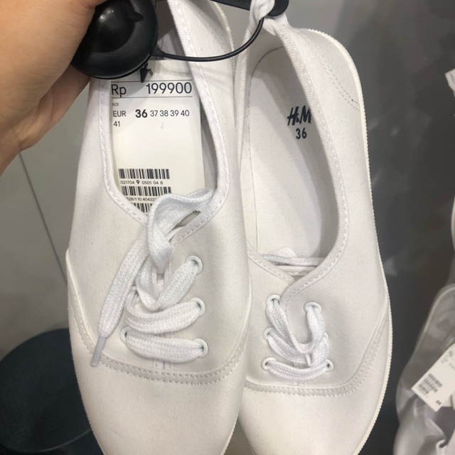Sepatu putih Hnm || H&M