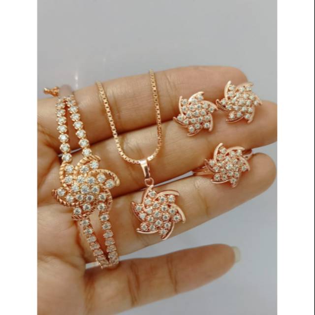 Set replika berlian medan