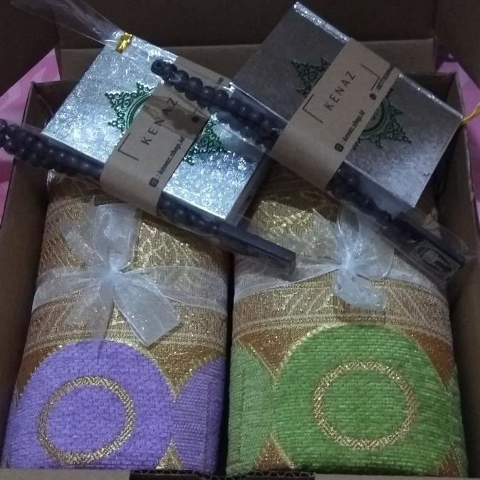 

Paket Kado Pernikahan Hampers Sajadah Al-Qur'an