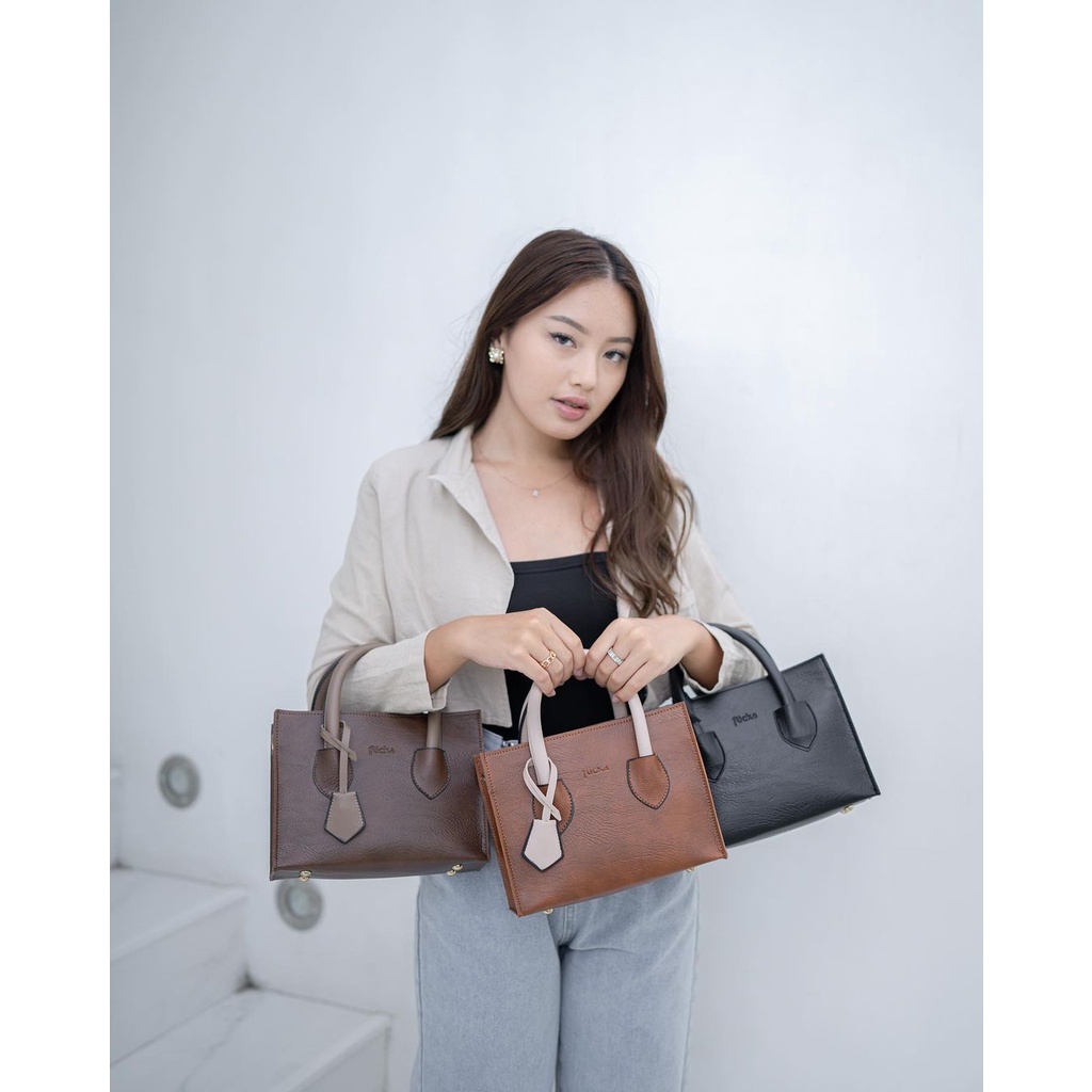 Sling Bag Flicka S 24 Small [Free Dust Bag & Bubble Wrap]