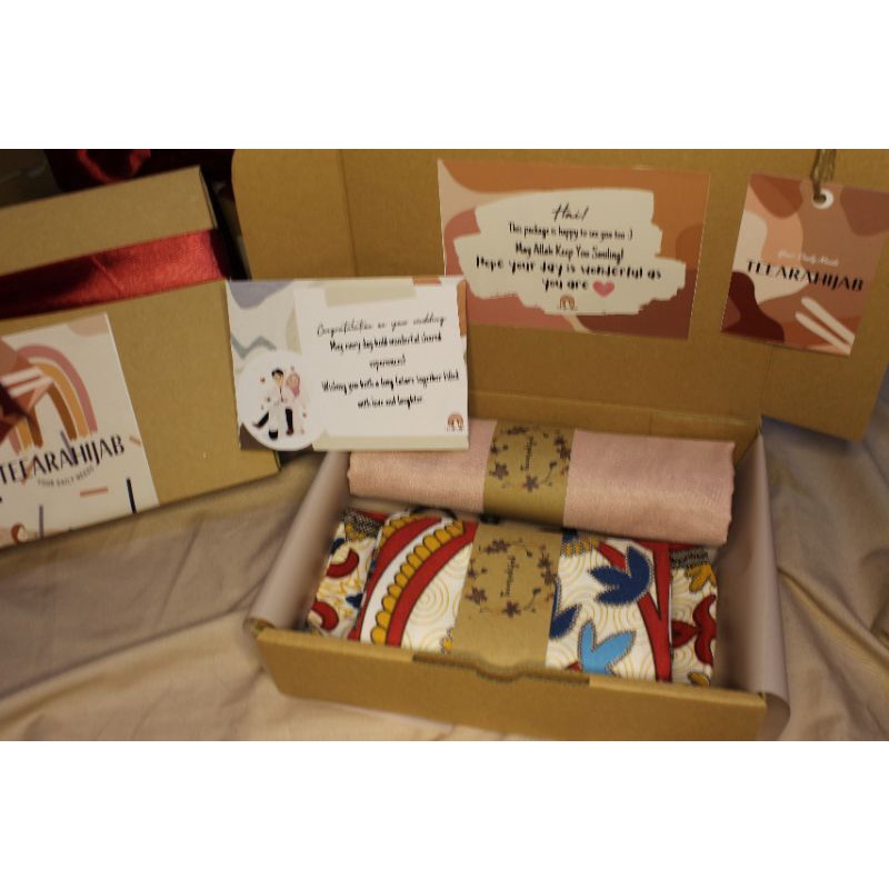 Hampers wisuda// Hampers Hijab Voal// Hampers hijab + sajadah// Hampers Hijab Voal