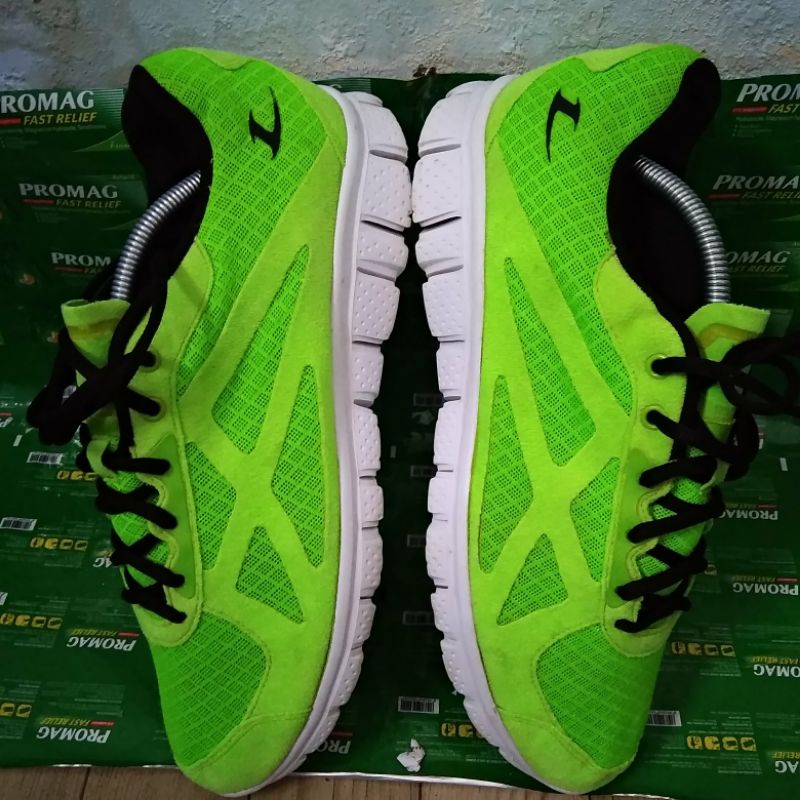 Sepatu Running Lecaf Ukuran 44 (28cm) Second Original