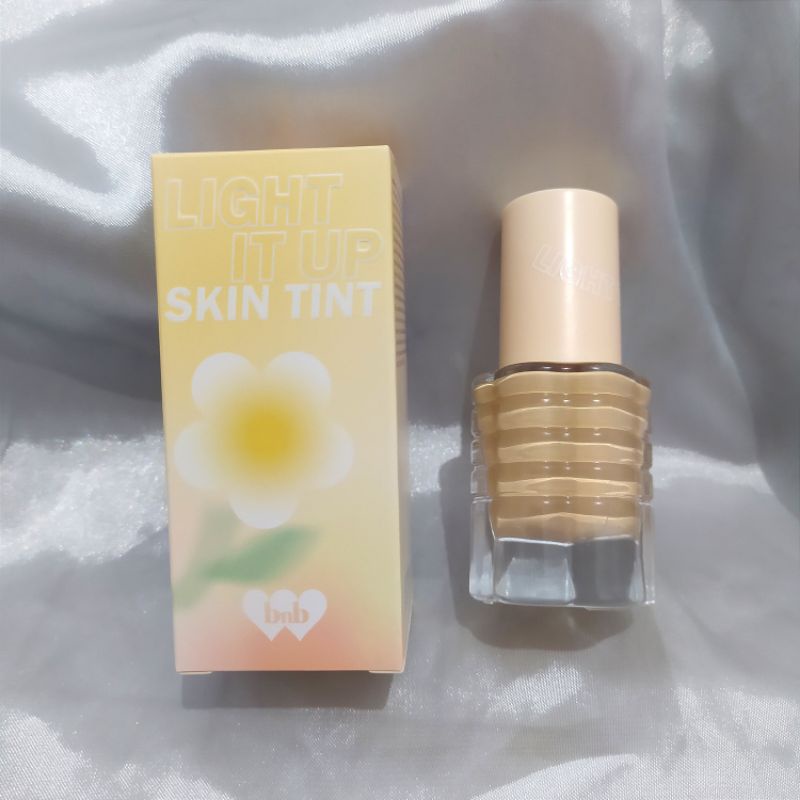 PRELOVED BNB Barenbliss Korean Bloomatte Light It Up Skin Tint Wightless Hight Coverage