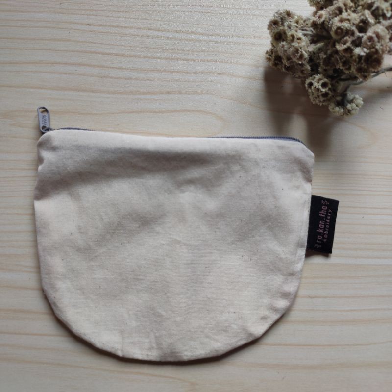 

Doraemon Zipper Pouch bahan blacu polos - media sulam, lukis, DIY