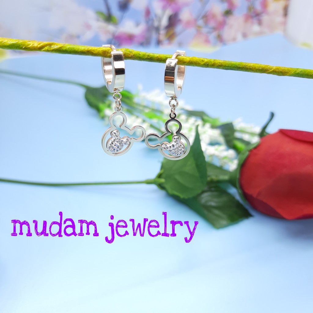 Anting Jepit Titanium Desain Minnie Dengan Kristal Putih Artifisial Tersedia 3 Warna