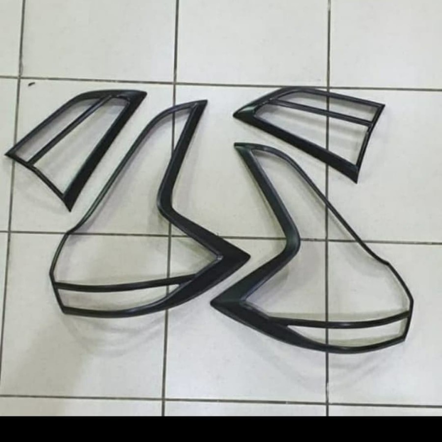 Garnis Lampu Belakang Nissan All New Livina 2019 Hitam