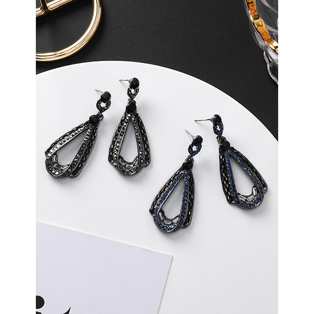 LRC Anting Tusuk Fashion Rhinestone Drop-shaped Earrings D28115