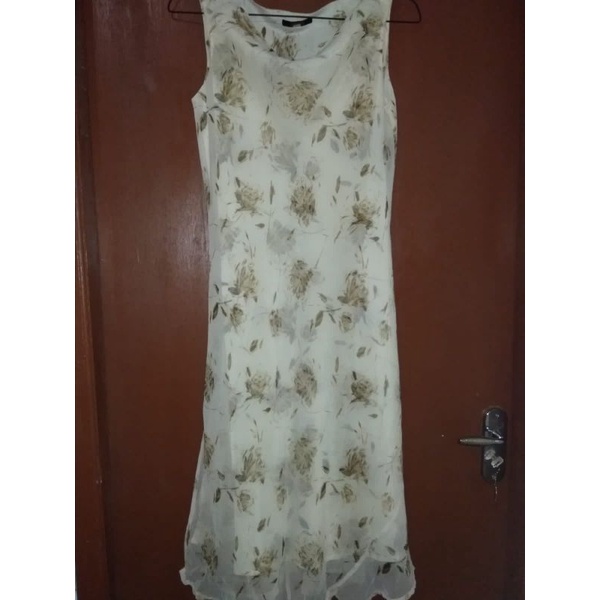 PRELOVED DRESS WANITA PALACE GARDEN PUTIH