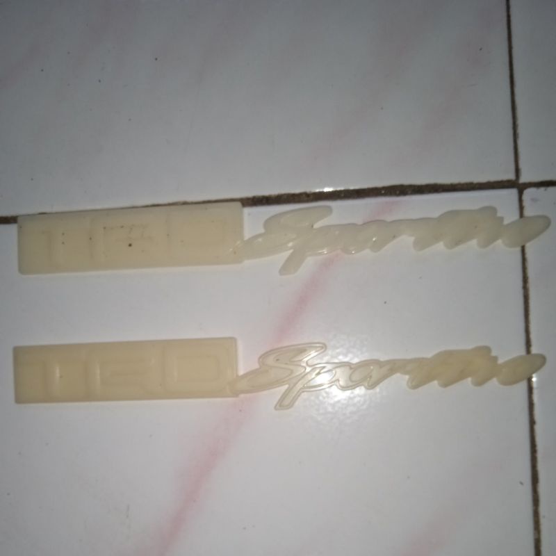 emblem logo TRD sportino bahan