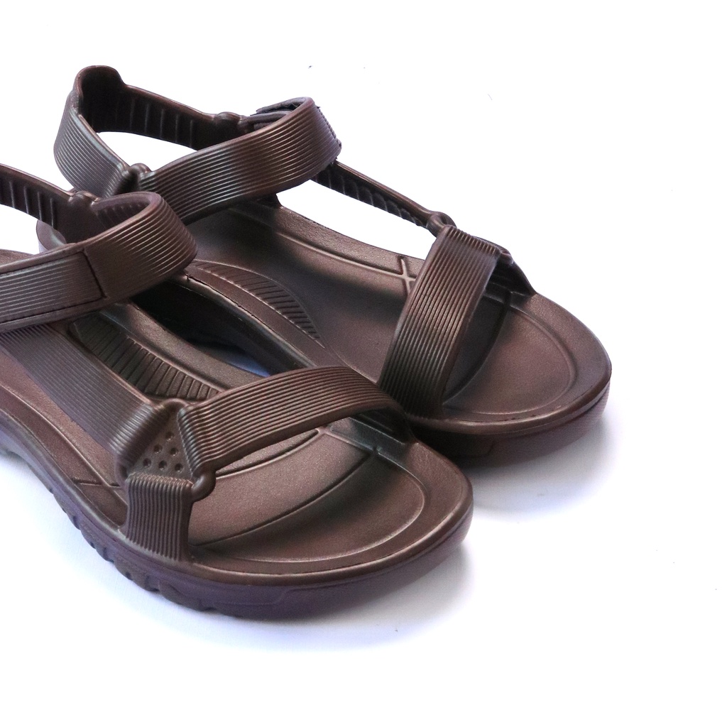 Zuma Men Rocky 3 Brown, Sandal Gunung Pria Karet Polos - Cokelat