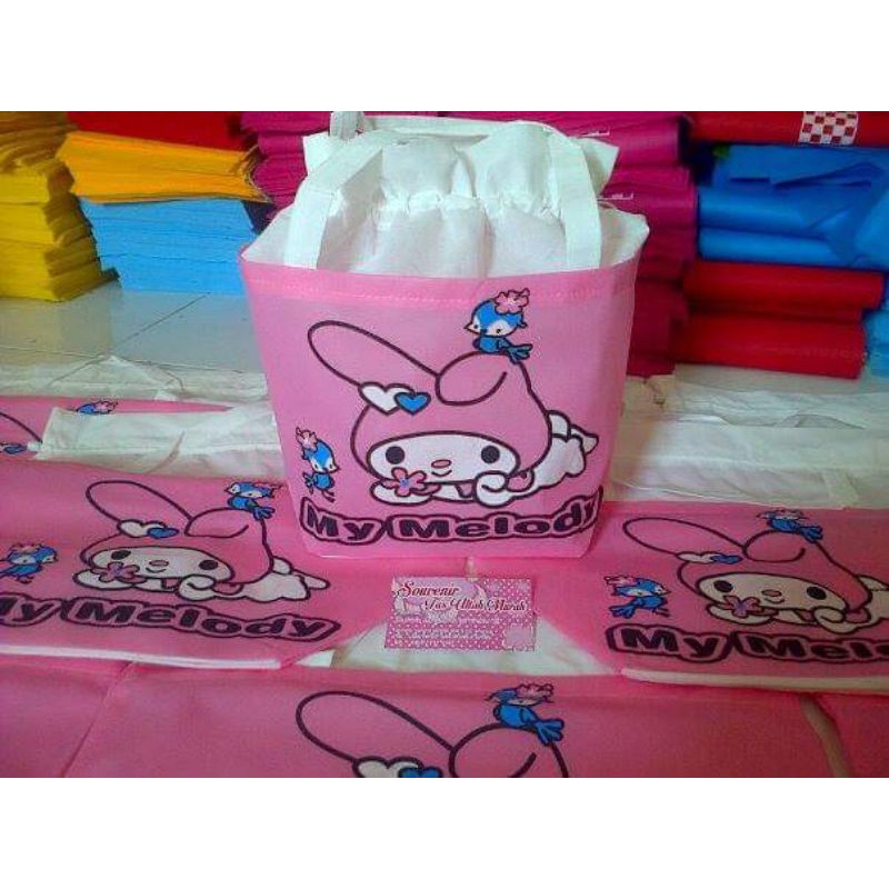 

TAS BENTO MURAH model SERUT ( min 3 lsn /36 bj )