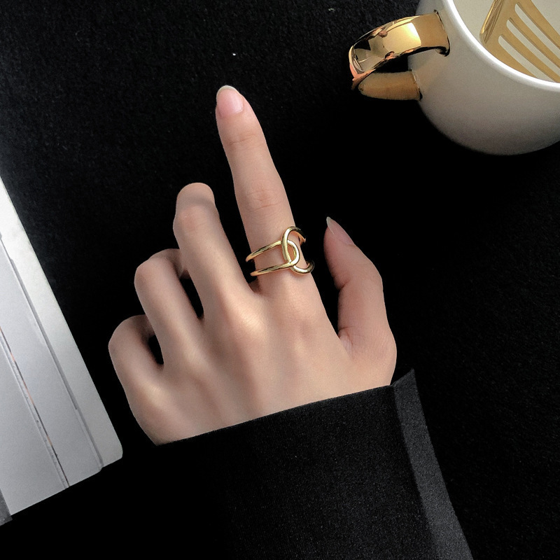 Cincin Model Terbuka Desain Garis Berongga Untuk Wanita