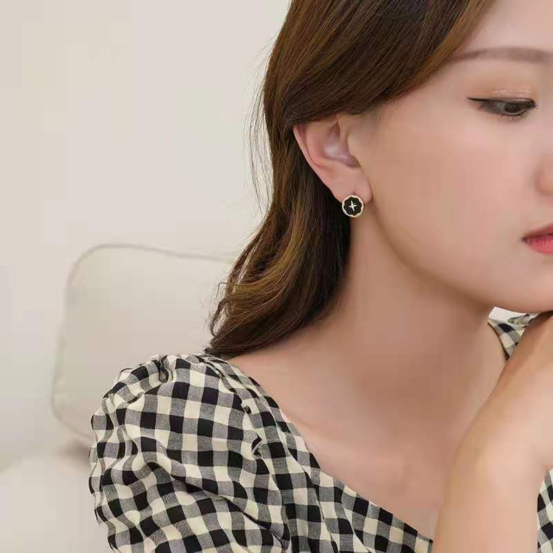 Anting Bulat Hitam Salib Vintage Lady's Korea Ear Accessories