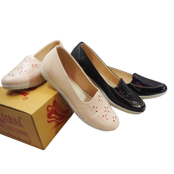 Sepatu Slip On Wanita Glossy Warna Krem S03R01B3 / Sepatu Wanita / Sepatu Flat / Mules / Sepatu