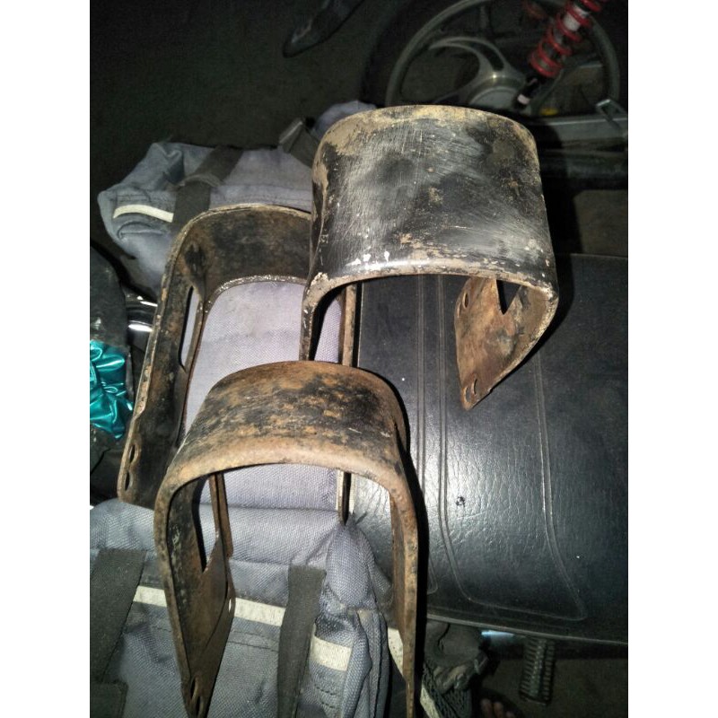 pangkon spakbor depan motor suzuki A100 econos