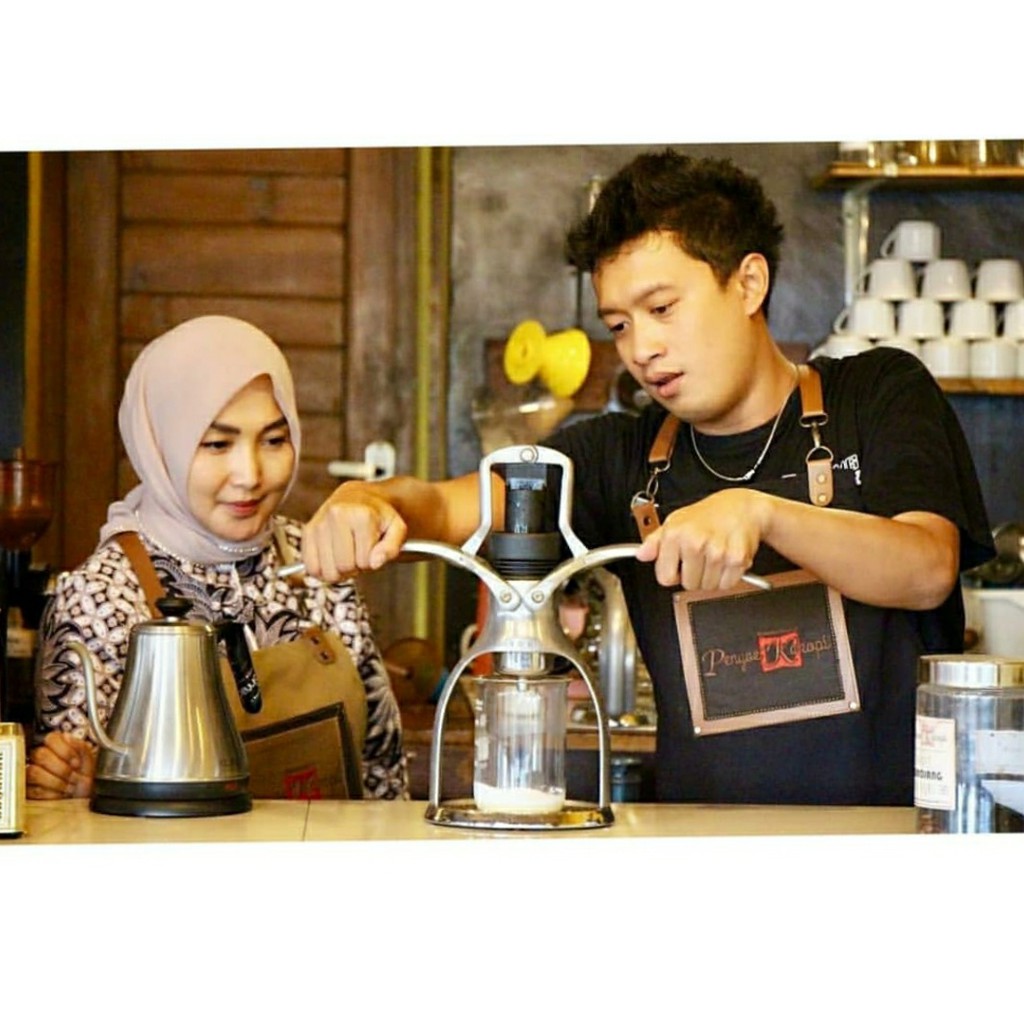 Full apron Barbershop Celemek Cukur rambut Apron Barista kanvas &amp; Synthetic leather  Y strep leather varian warna