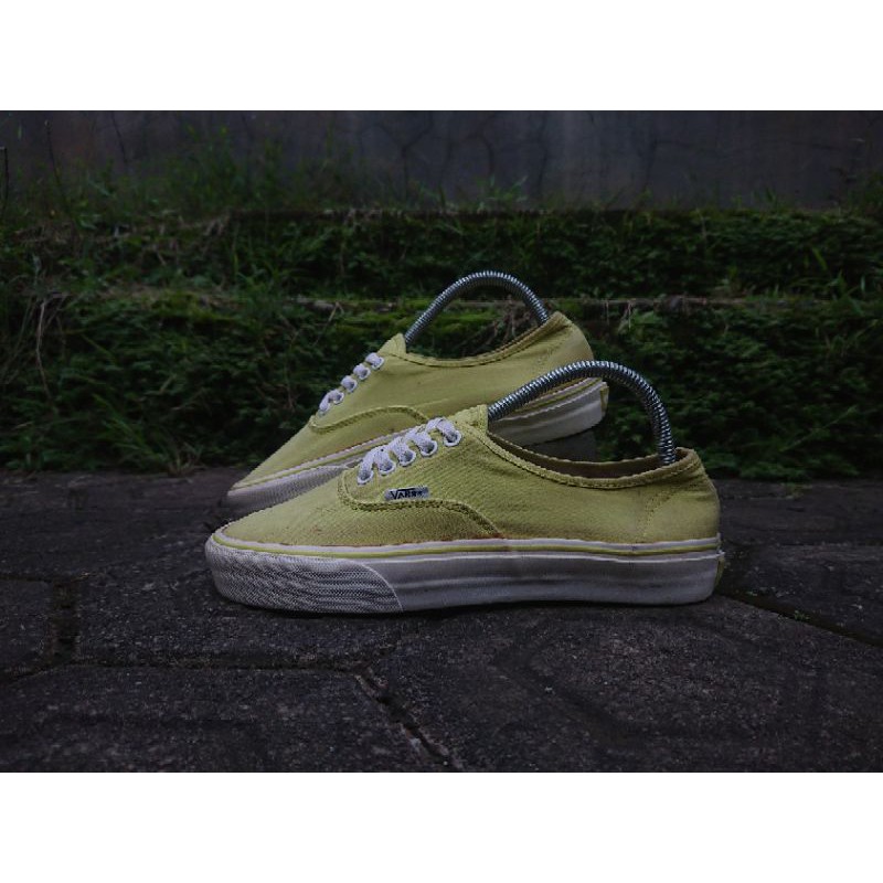 vans Authentic warna hijau kekuningan size 40