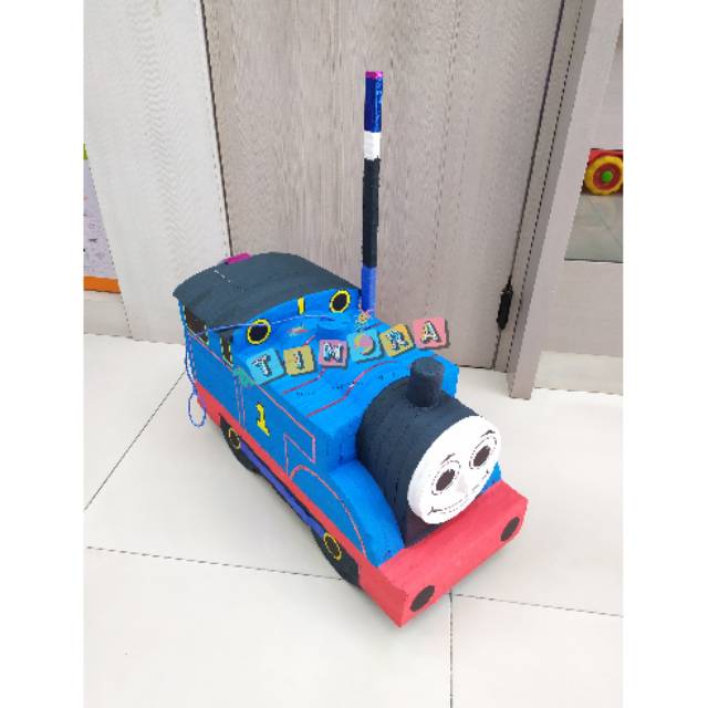 Pinata thomas