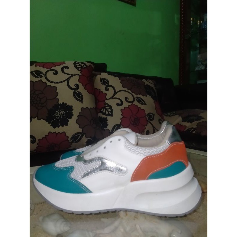 Sepatu Kronikel