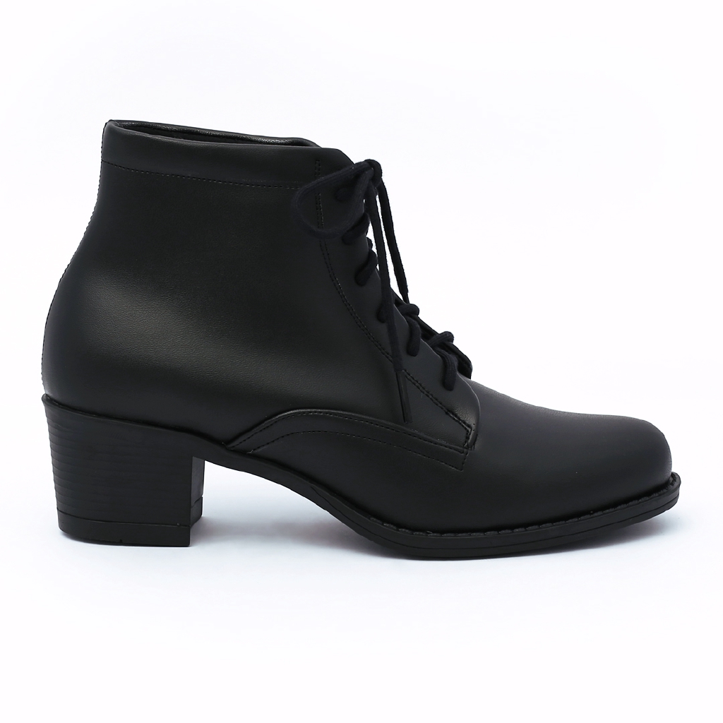 KHK by Khakikakiku Beverly Boots Black