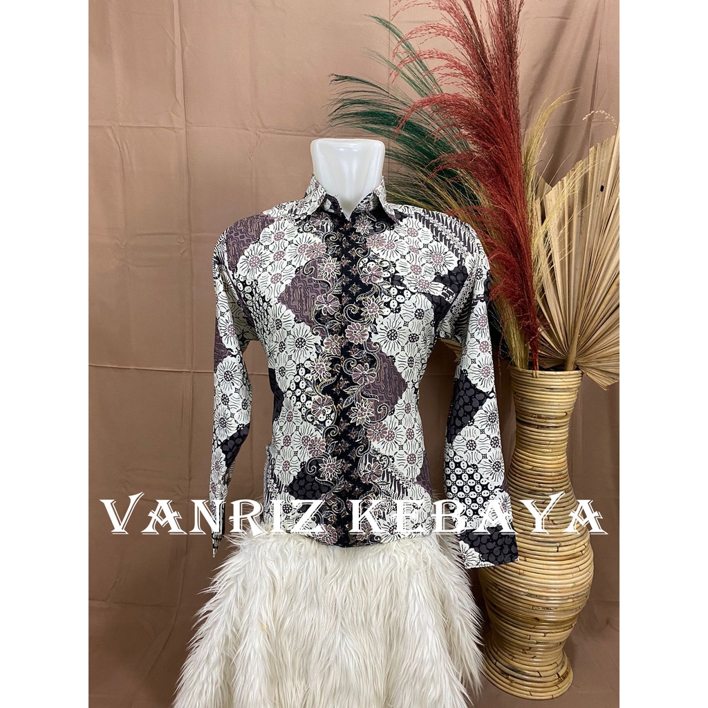 Vanriz Kebaya-Kemeja Batik Lengan Panjang Pria