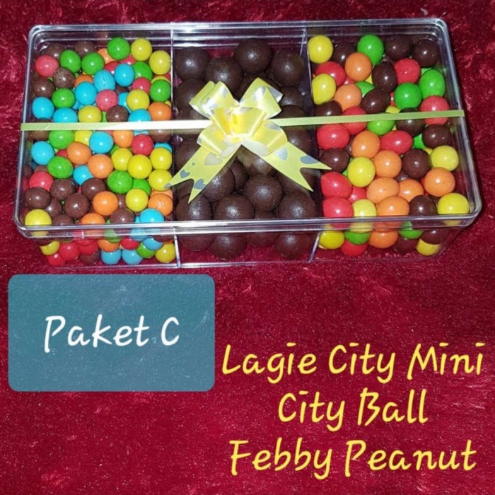 

Coklat Lebaran - Paket Cokelat Lebaran / Parcel Coklat Mix Lagie Toples Sekat 3 /3C