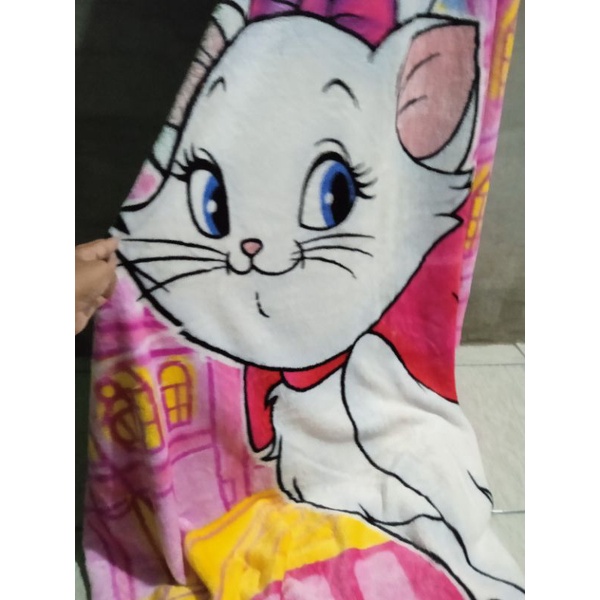 selimut marie cat lembut