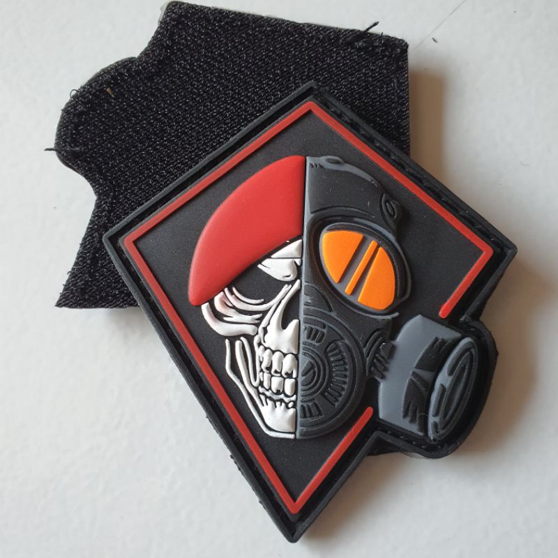 PATCH RUBBER PVC LOGO SKULL TENGKORAK BARET MERAH TIMBUL 3D/TEMPELAN EMBLEM KARET VELCRO