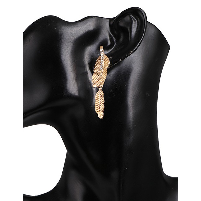 LRC Anting Tusuk Fashion Gold Golden Feather Stud Earrings D07471
