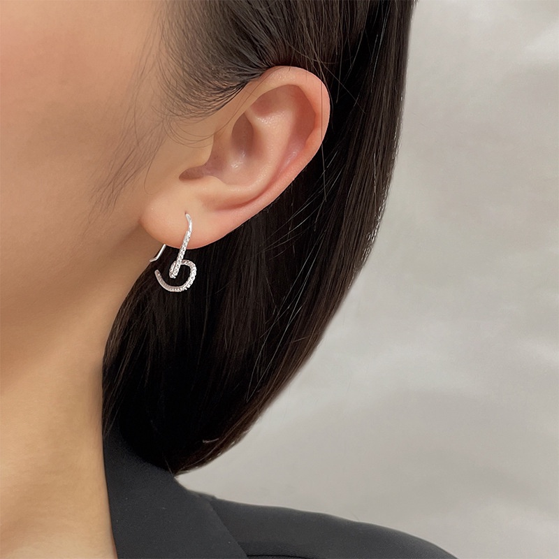 Anting Kait Bentuk Hati Model Hollow Out Twist Bahan S925 Silver Untuk Wanita