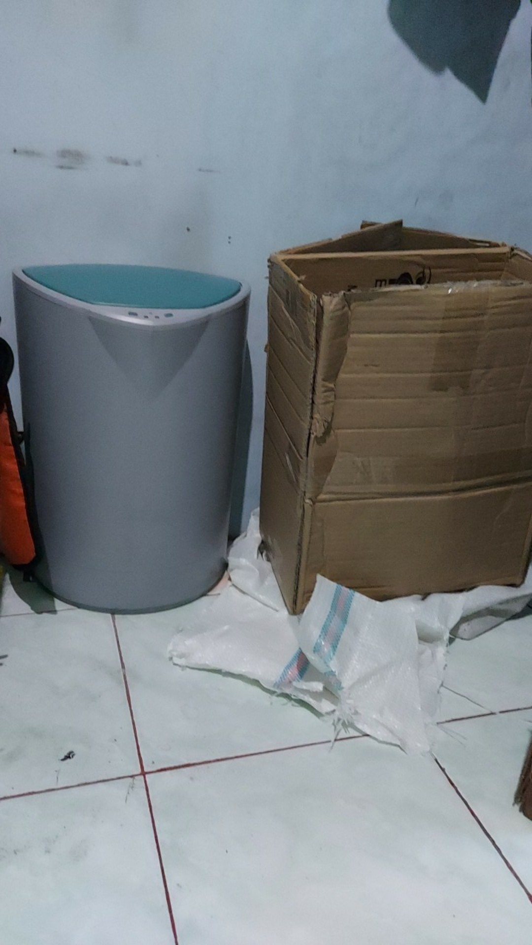 Tong Sampah Tempat Sampah Sensor Otomatis