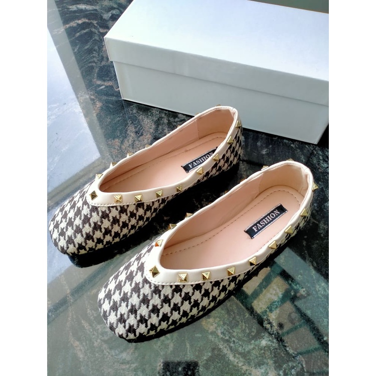 Flat shoes wanita G21