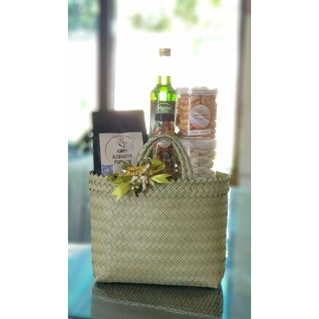 

Hampers Parsel LEBARAN Galungan Tas Anyam cantik