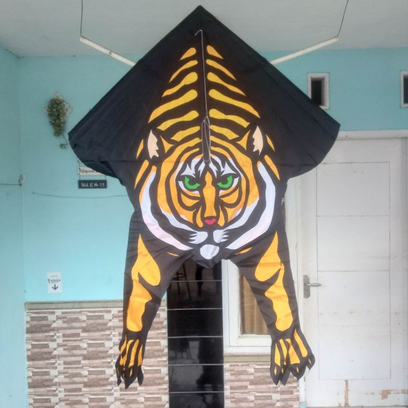 layangan macan / layangan hias macan / layangan kain macan