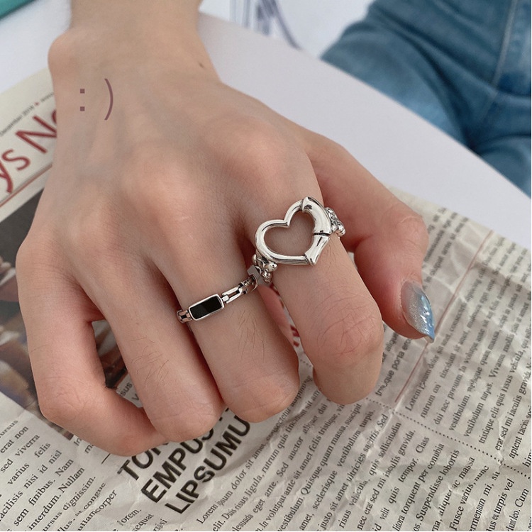 YEEZII 2pcs / Set Cincin Bentuk Hati Warna Silver Gaya Retro Untuk Wanita