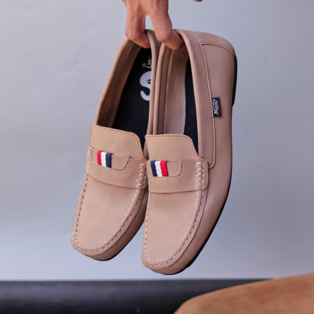 MOLK Sepatu Kasual Slip On Pria Kulit Sintetik Sepatu Slop Pria Anti Slip Simple Murah