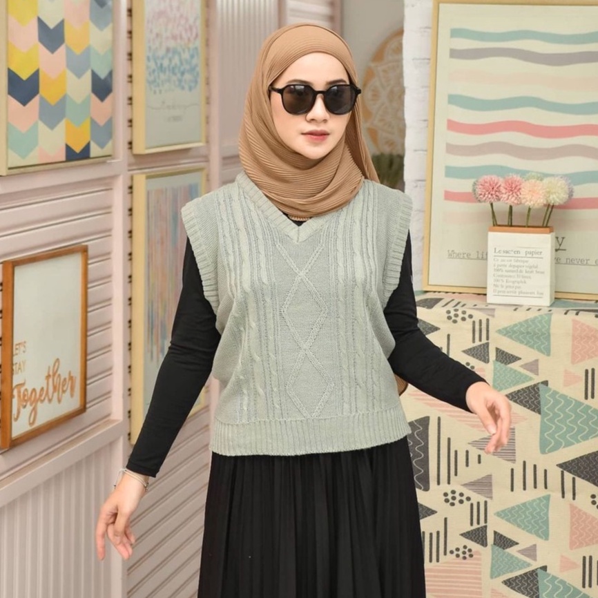 Yoora Vest Rajut-Fashion Outfit Pakaian-Outerwear Vest Rompi Luaran Wanita Fit to L