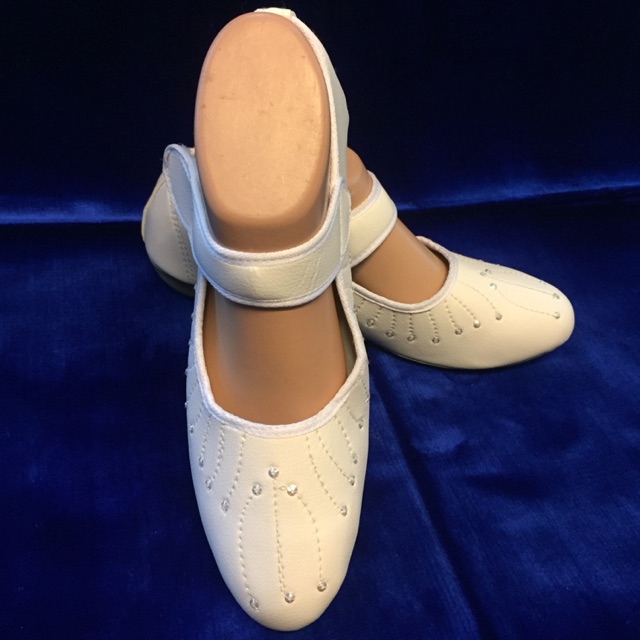 Sepatu haji cewek cantik/sepatuputih/sepatuteplek/sepatuperawat