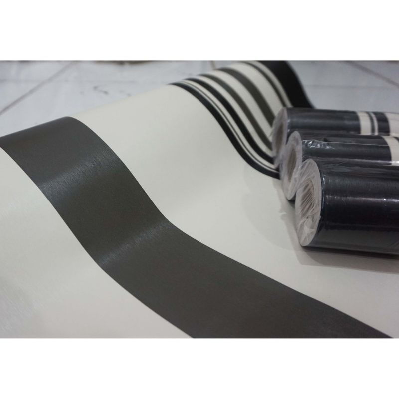 WALLPAPER DINDING MOTIF SALUR HITAM PUTIH 10m x 45cm