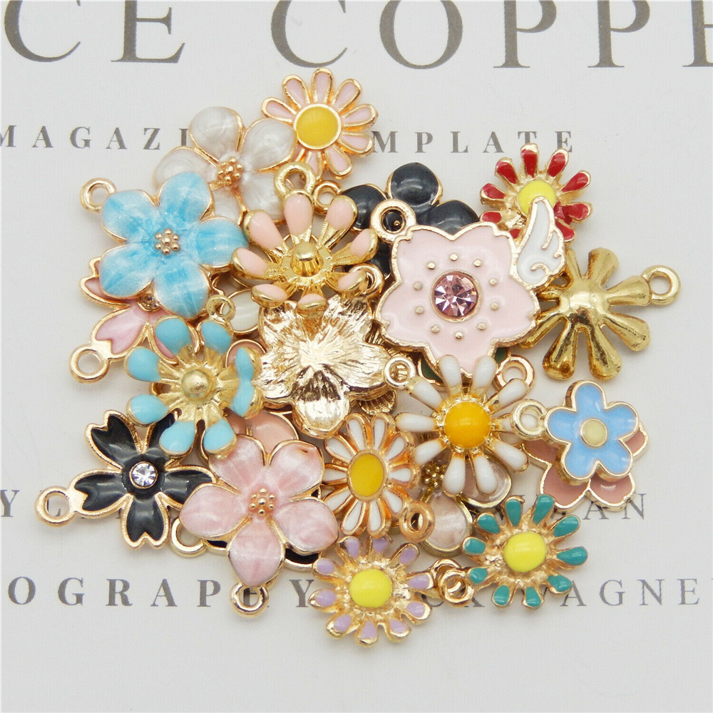 40Pcs Trendy Daisy Flowers Alloy Charms Lovely DIY Animal Pendant Handmade Jewelry For Necklace Bracelet