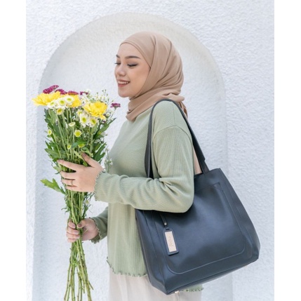 Flicka Tote Bag - J 191