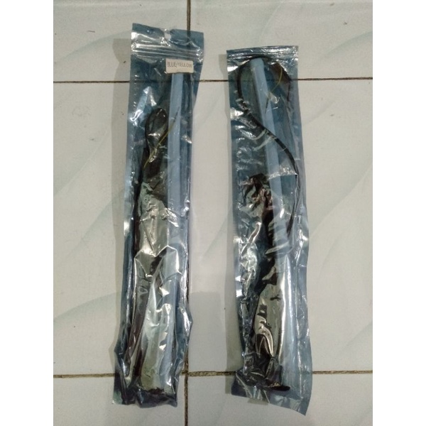 Alis running XWB warna alis biru, sein running kuning