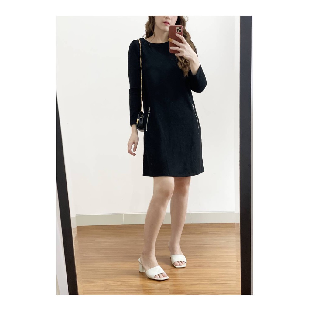 G*p black dres with zipper pocket